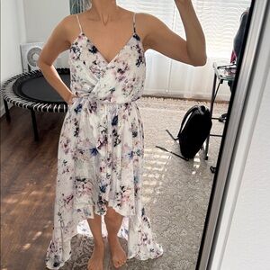 Show me your MuMu floral print size L waist band stretches. Straps adjust